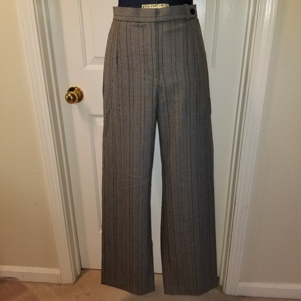 #933 NWOT Liz Claiborne Grey Stretch Striped Pants